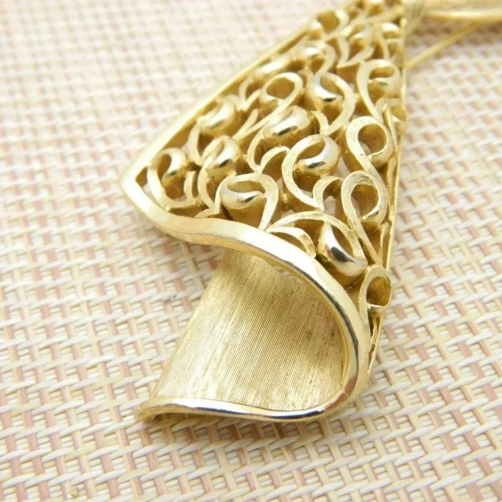 CROWN TRIFARI Gold Tone Mid Century Swirl Abstract